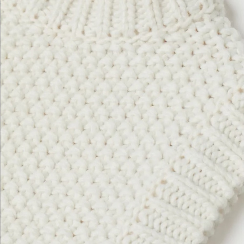 H&M Textured Knit Sweater Vest. NWT